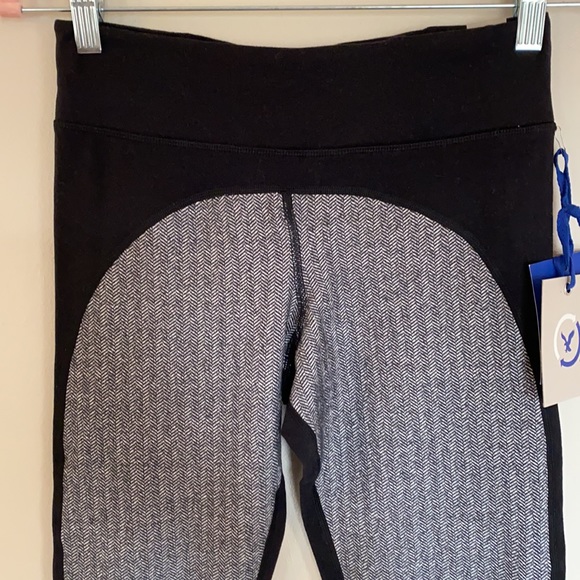 American Eagle Performance Athletic Leggings - Small, & matching quarter zip top - Picture 2 of 16